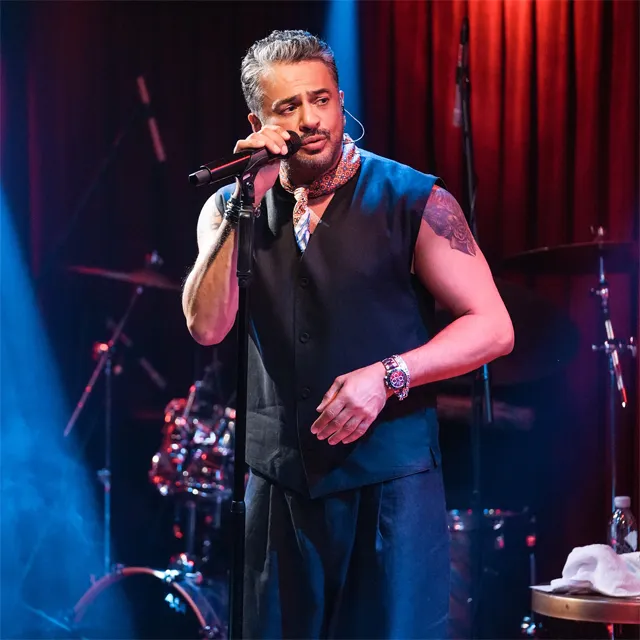 امره آلتوق (Emre Altuğ)