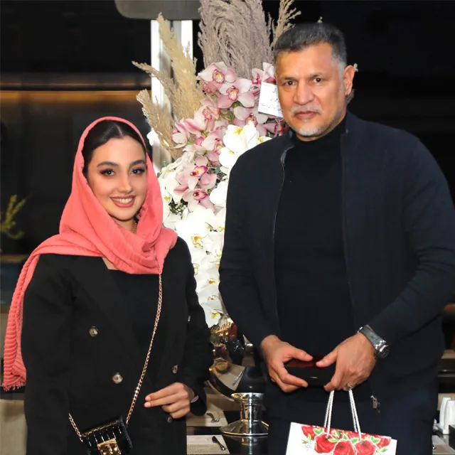 عکس ملیکا رسولی و علی دایی و ماجرای تقدیم مدال
