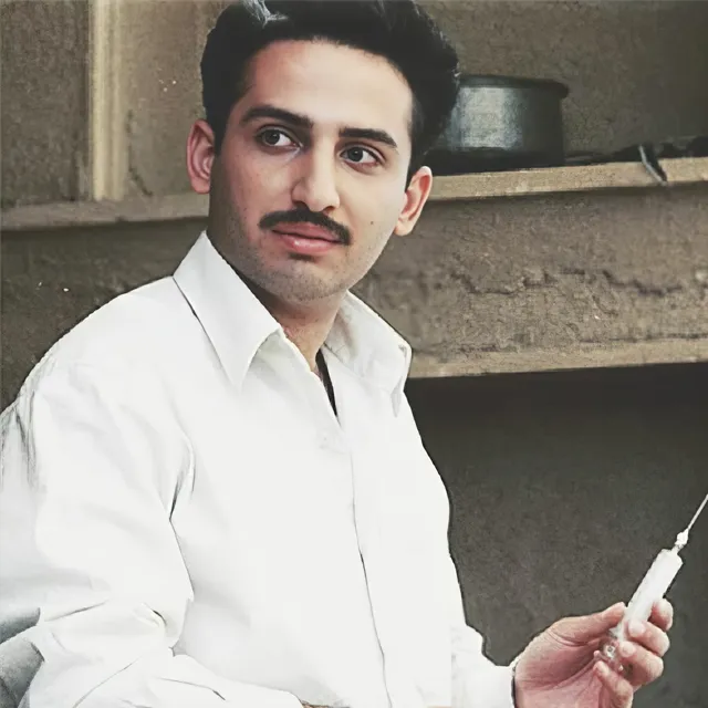 شهاب کسرایی در نقش جوانی دکتر قریب