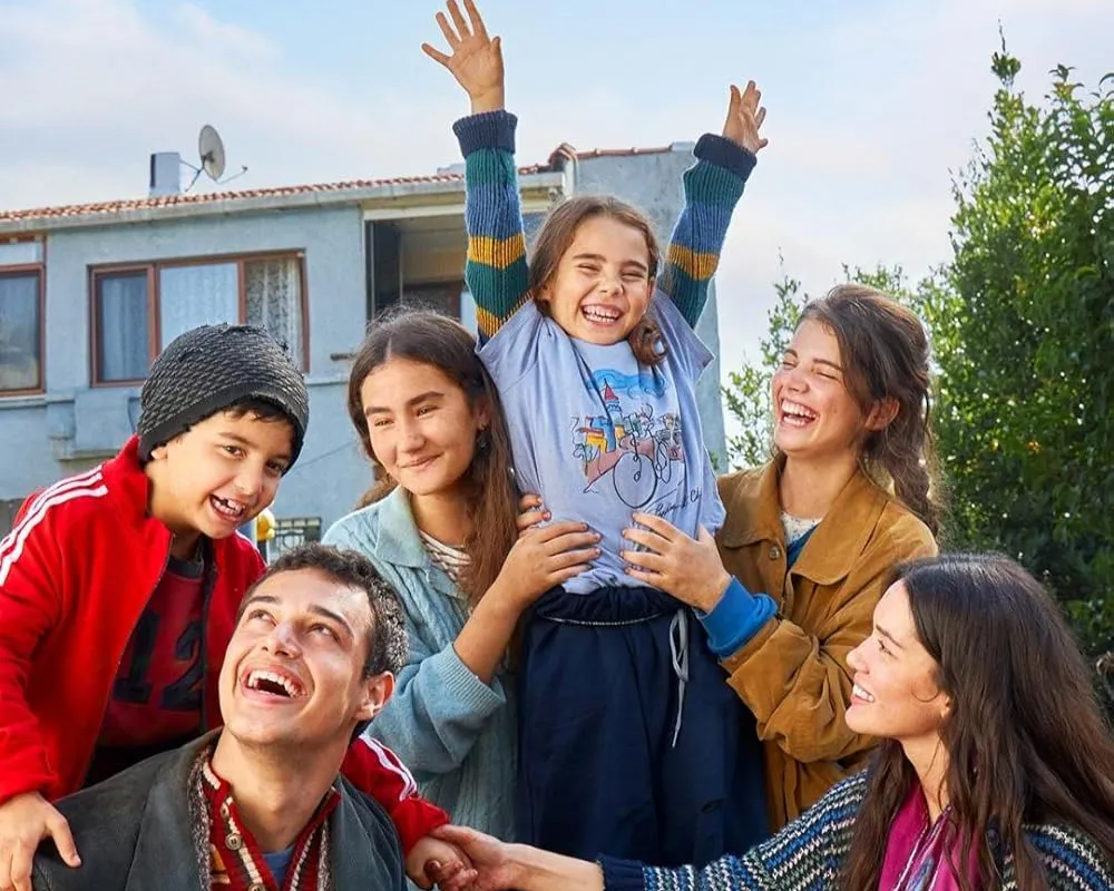 بازیگران سریال ترکی بی خانمان (Sahipsizler) با داستان