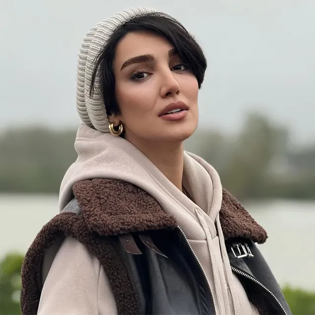 زارا نادری فر (هوژان)