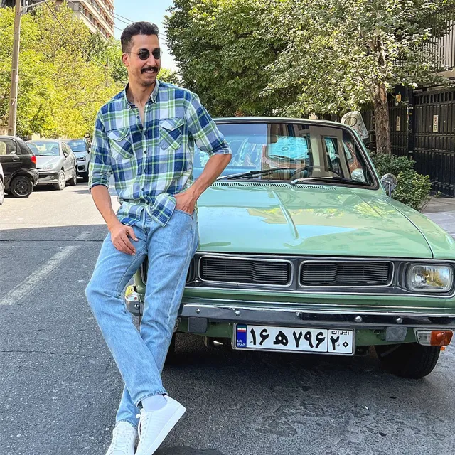 عکس بهرام افشاری با پیکان جوانان