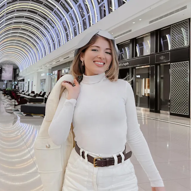 دنیا دادرسان