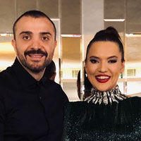 تصویر Demet Akalın و شوهرش