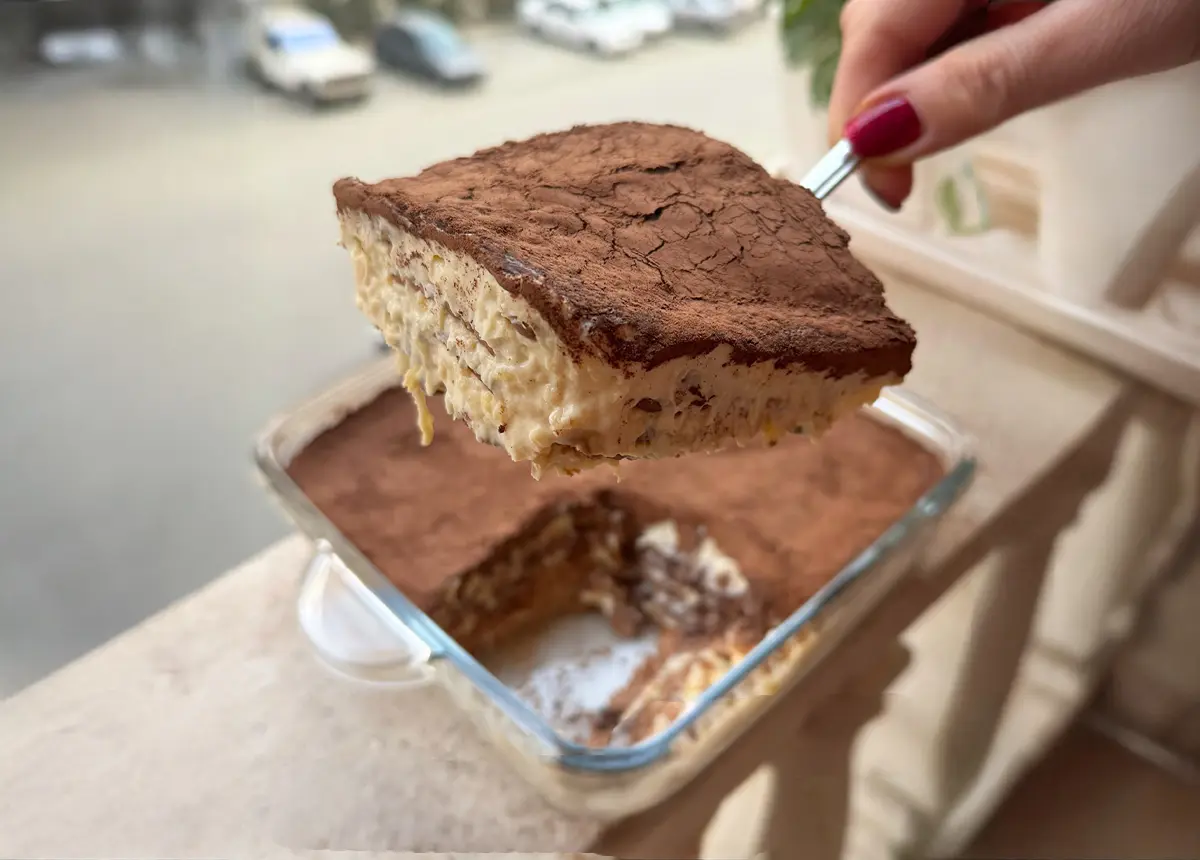 طرز تهیه دسر سیب و دارچین لایه ای با بیسکویت و شیر