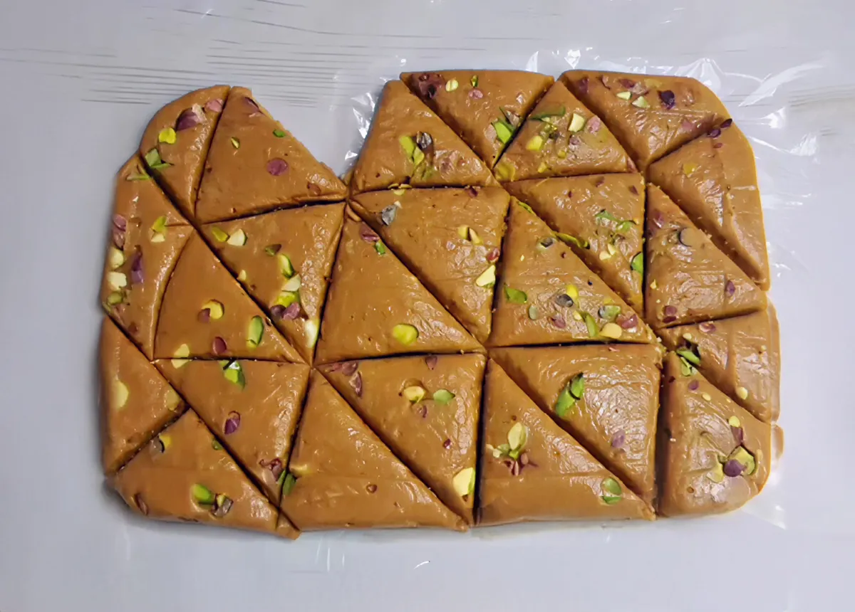 طرز تهیه حلوای ارده و شیره سالم ترین شیرینی در ۱۰ دقیقه