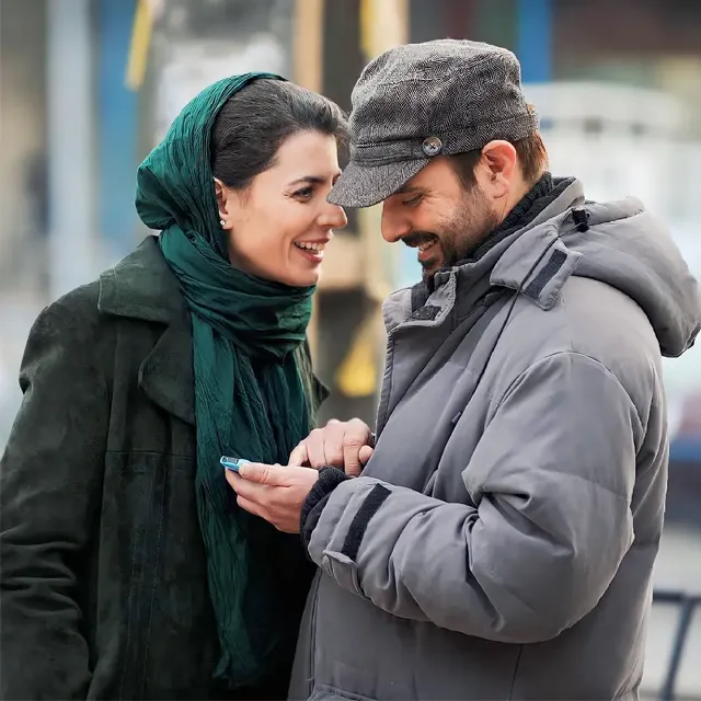 صحبت درگوشی لیلا حاتمی با همسرش