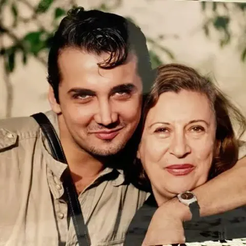 عکس حسام نواب صفوی و مادرش