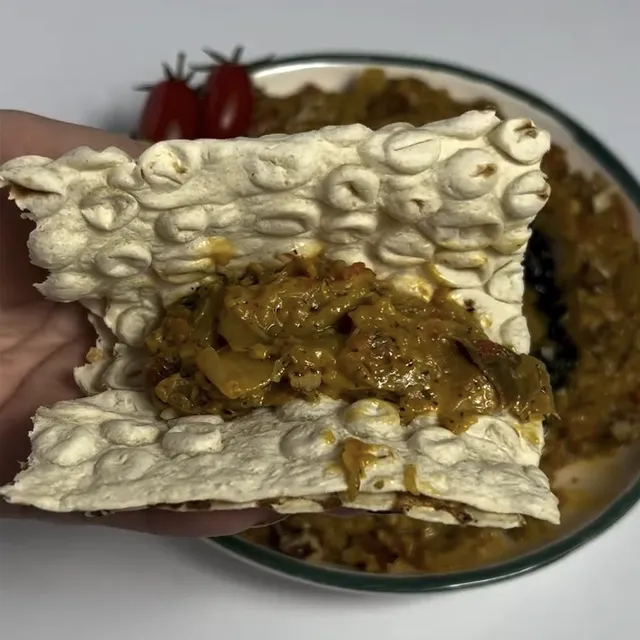 غذای فوری با گوجه فرنگی و بادمجان