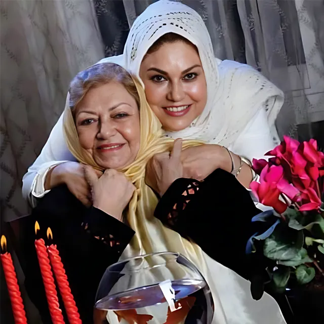 عکس مهرانه مهین ترابی و حمیده خیرآبادی