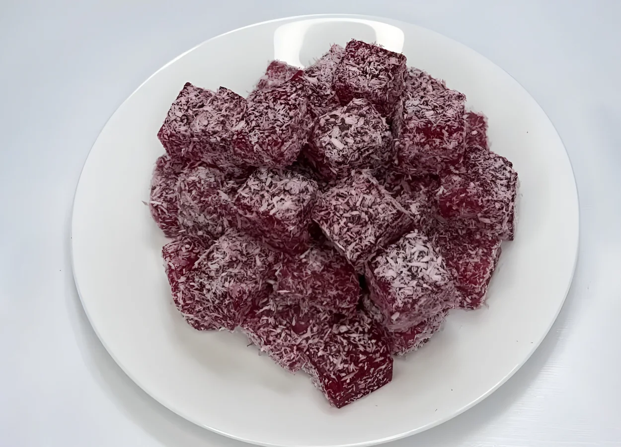 طرز تهیه مسقطی انار یک شیرینی خوشمزه فوری