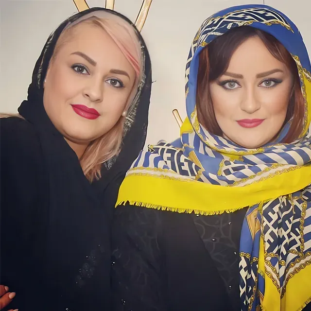 نعیمه نظام دوست و خواهرش