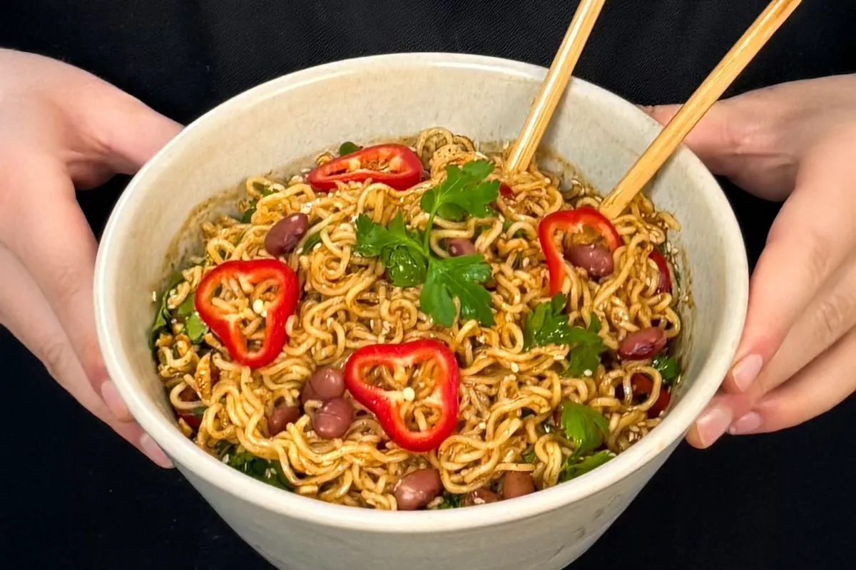 طرز تهیه نودل اصل کره مناسب با ذائقه ایرانی با فیلم