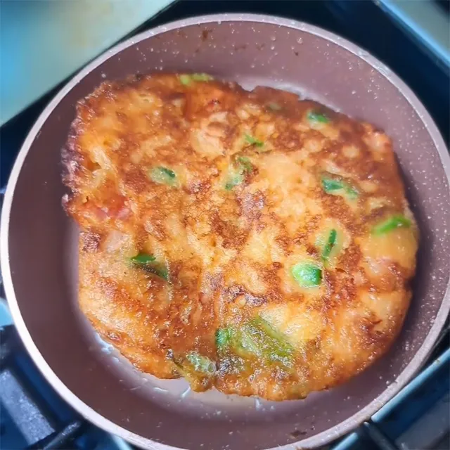 طرز تهیه نان پیتزایی در قابلمه