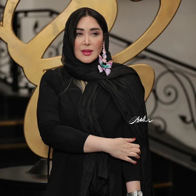 سارا منجزی (روشنک)
