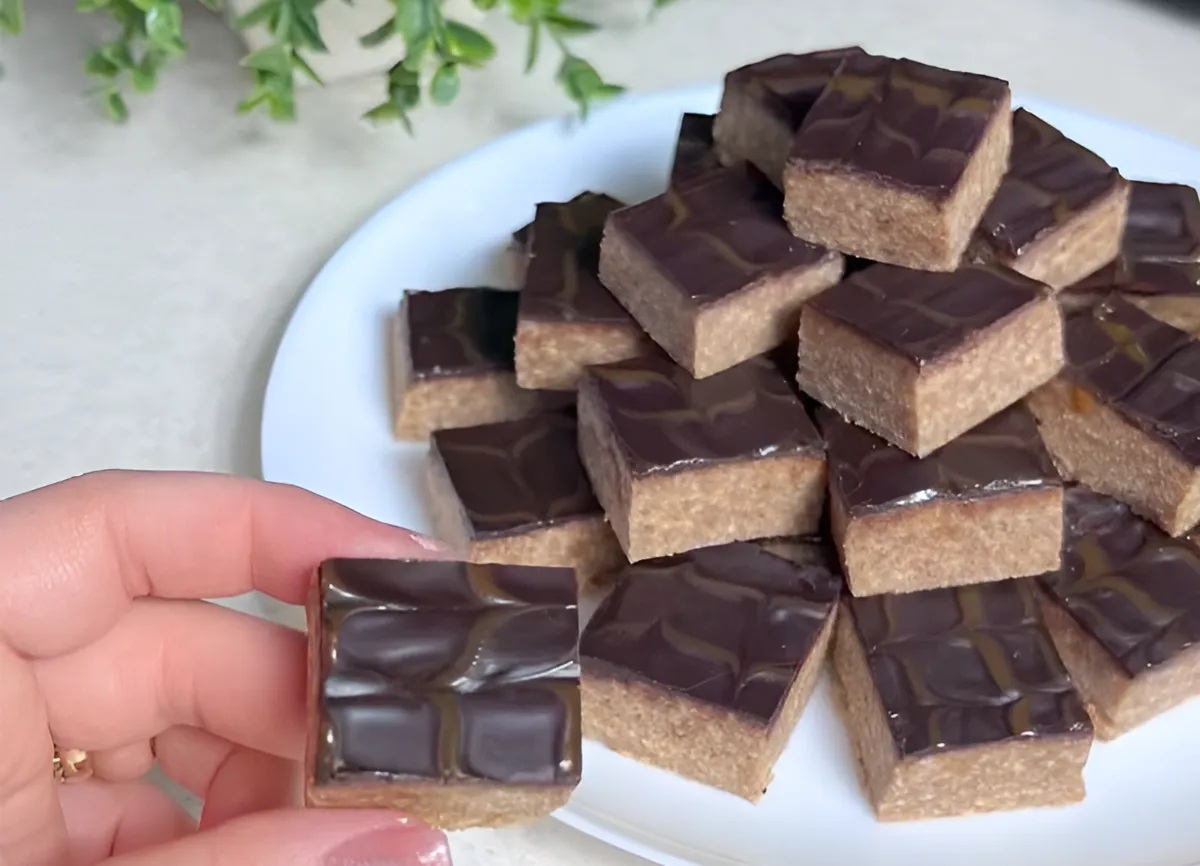 طرز تهیه شیرینی اسلایس نارگیل و شکلات در ۳ سوت با فیلم